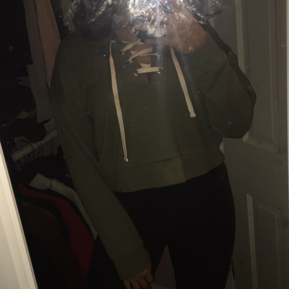 really cute olive green cropped hoodie